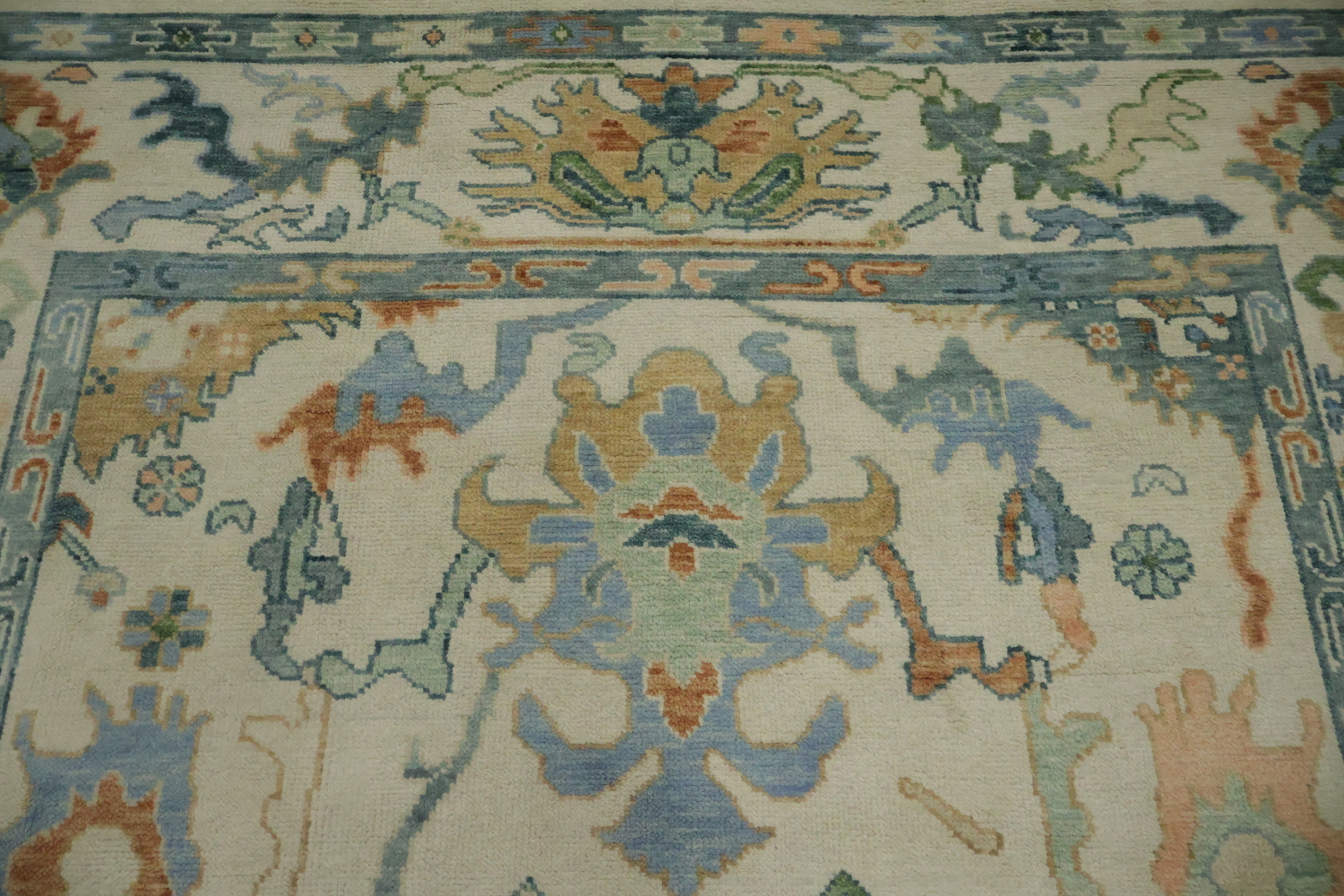 Sophisticated Traditional Rug with Rich Multicolor Design Elements 8'x10'