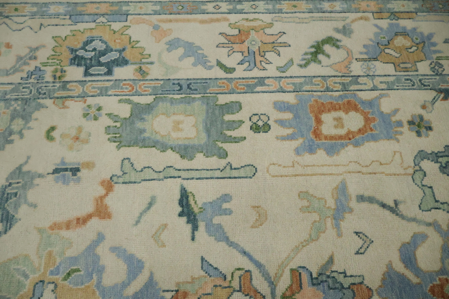 Sophisticated Traditional Rug with Rich Multicolor Design Elements 8'x10'