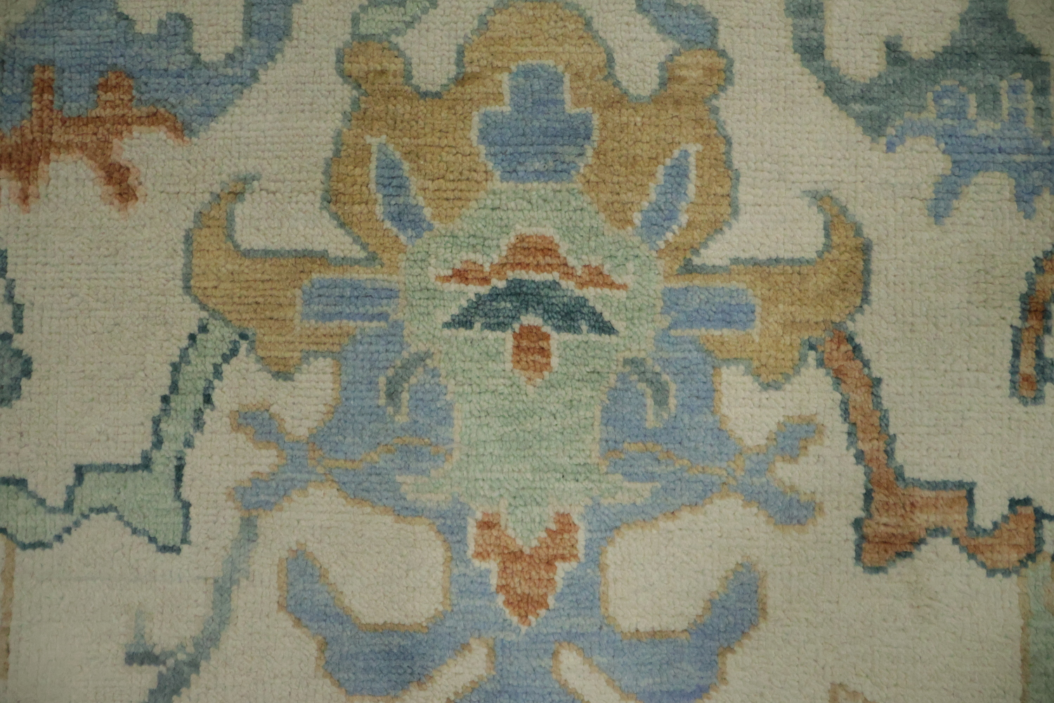 Sophisticated Traditional Rug with Rich Multicolor Design Elements 8'x10'