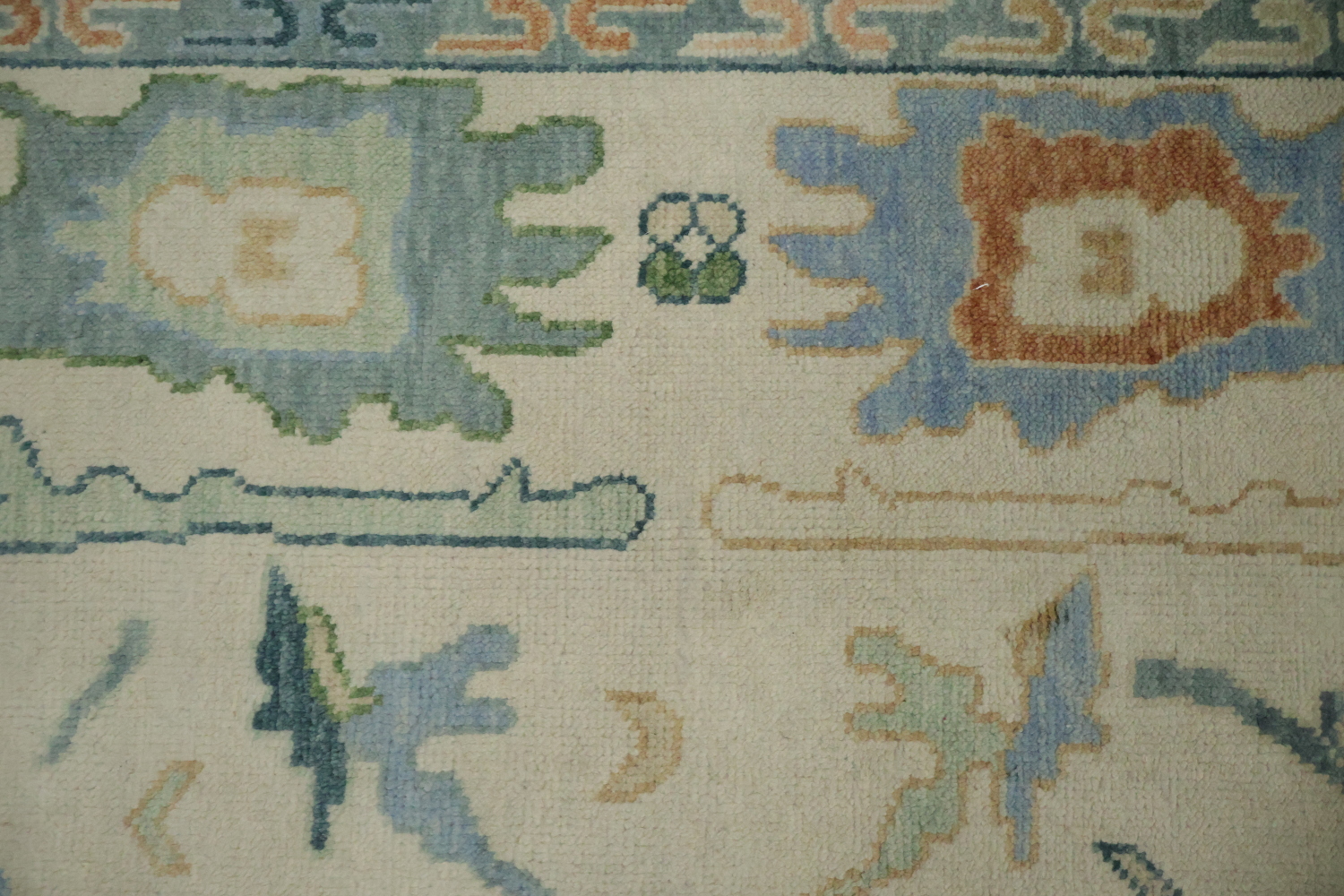 Sophisticated Traditional Rug with Rich Multicolor Design Elements 8'x10'