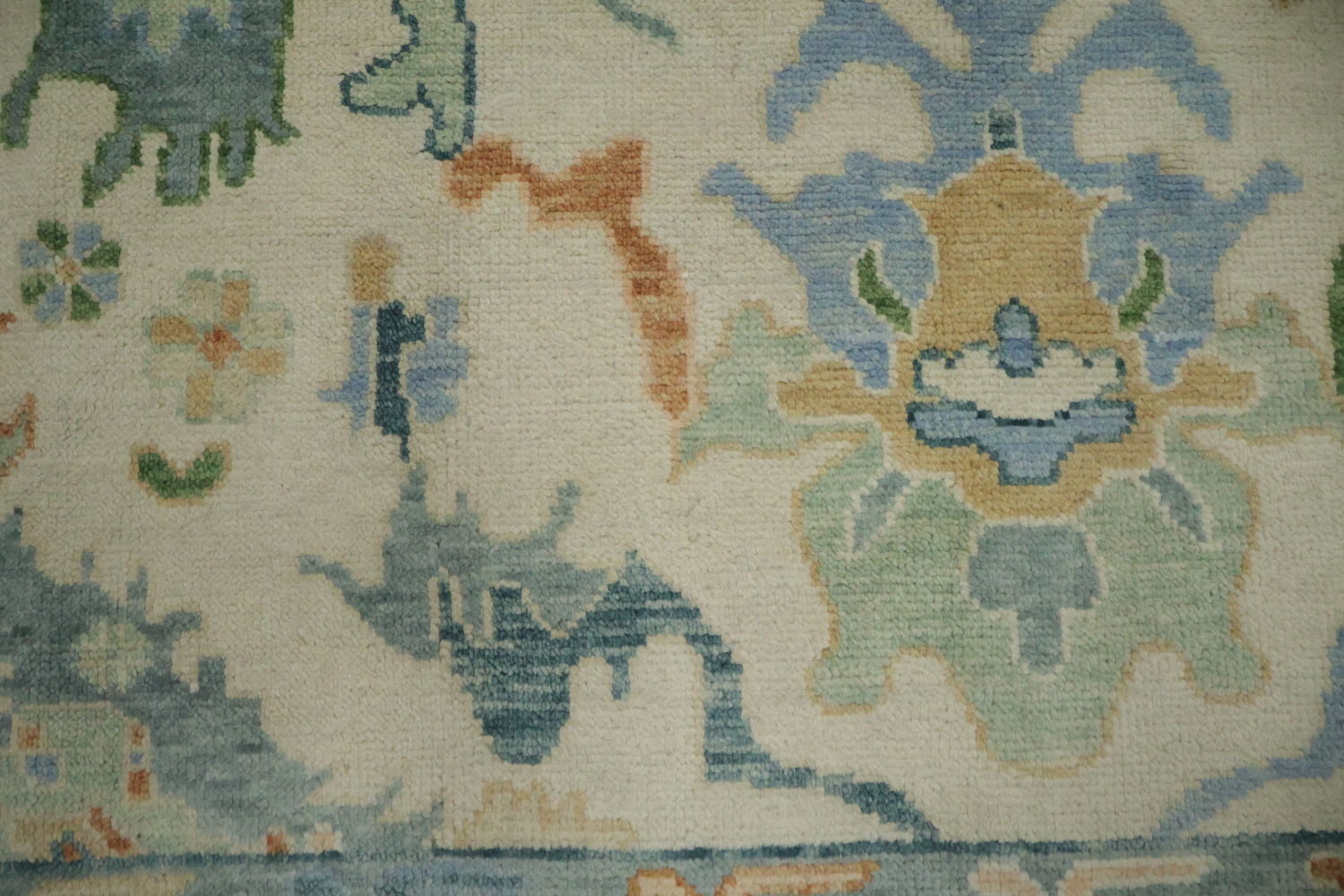 Sophisticated Traditional Rug with Rich Multicolor Design Elements 8'x10'
