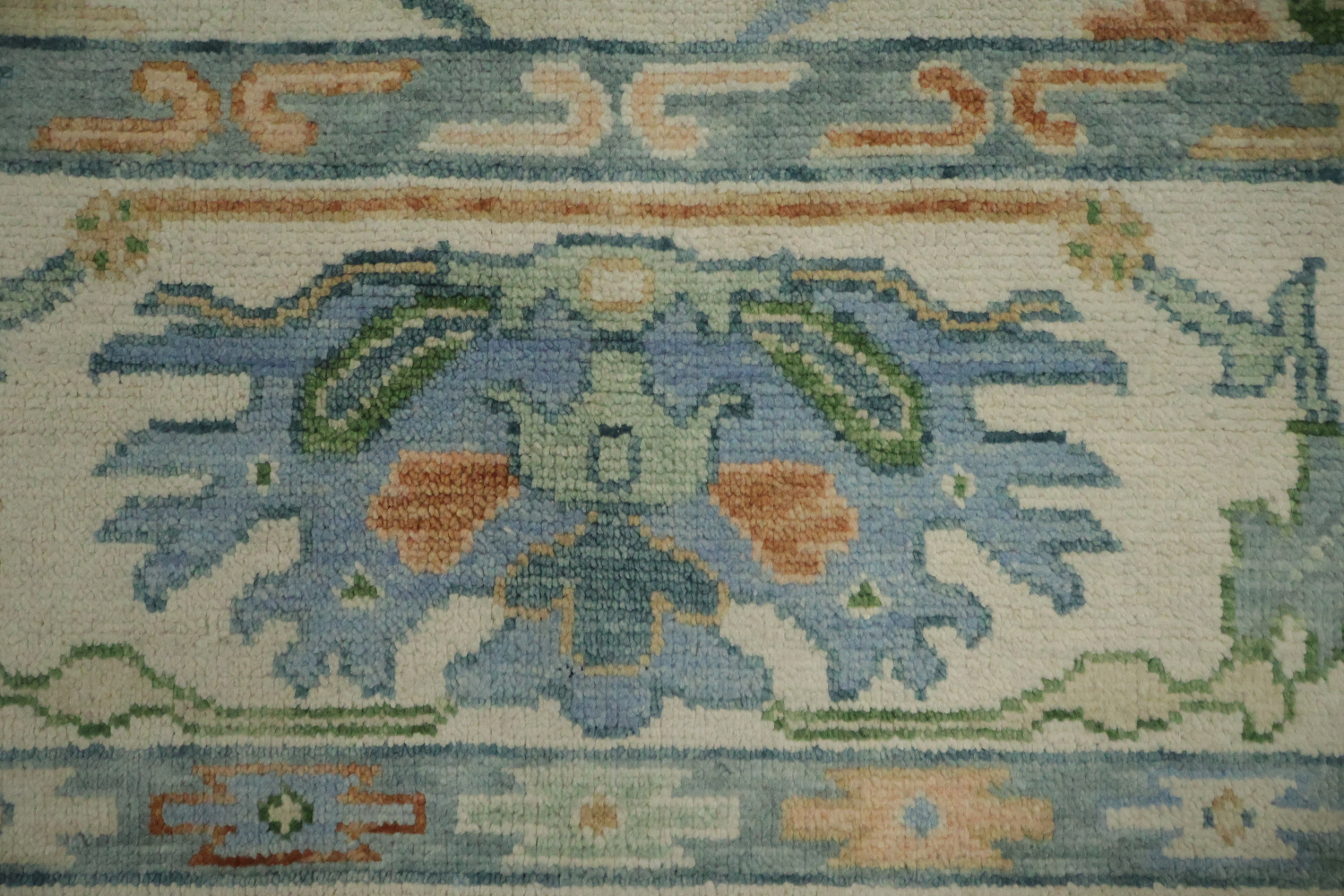 Sophisticated Traditional Rug with Rich Multicolor Design Elements 8'x10'