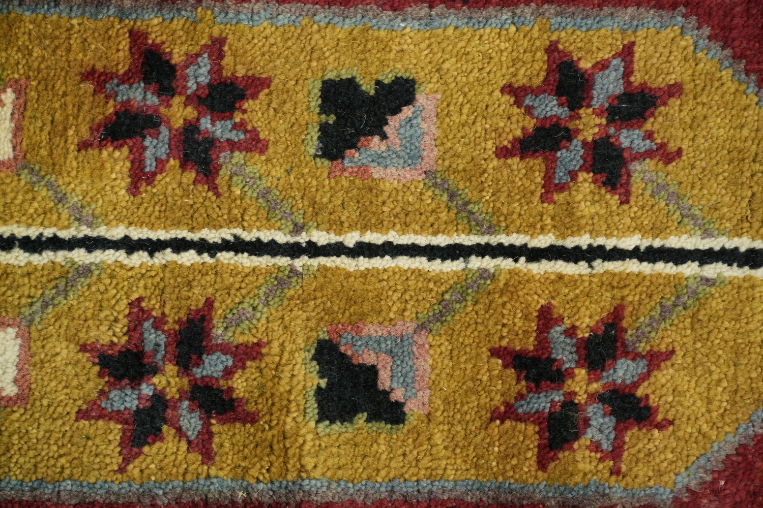 8'x10' Traditional Light Green South-western Rug with Vibrant Geometric Design