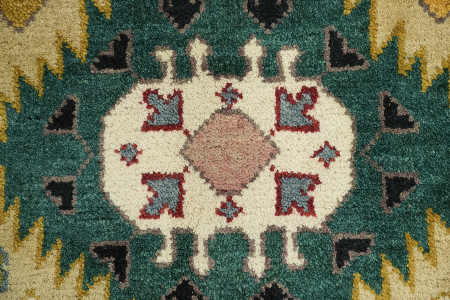 8'x10' Traditional Light Green South-western Rug with Vibrant Geometric Design