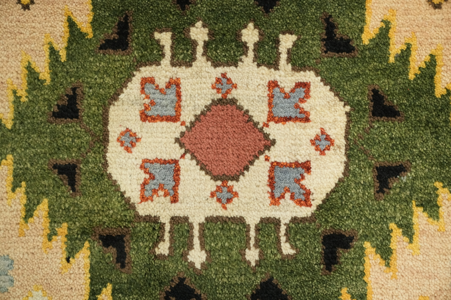 8'x10' Traditional Tribal South-western Rug with Vibrant Geometric Design