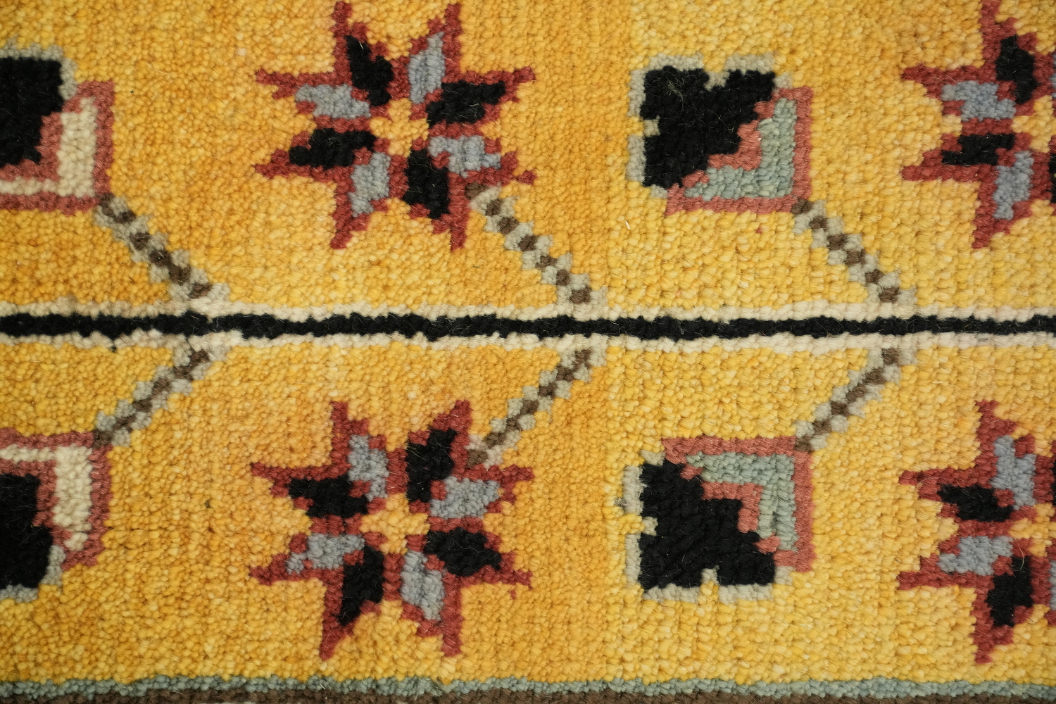 8'x10' Traditional Tribal South-western Rug with Vibrant Geometric Design