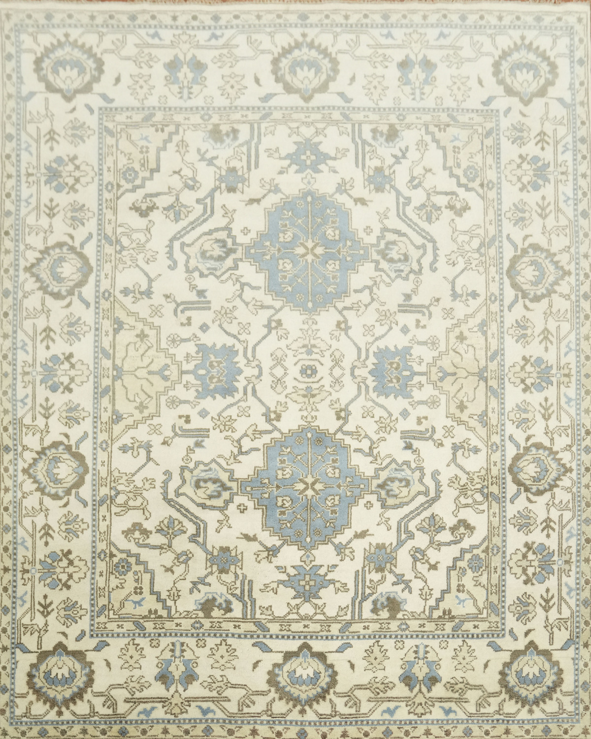 Sophisticated Traditional Rug in Cream and Blue for Elegant Spaces 8'x10'