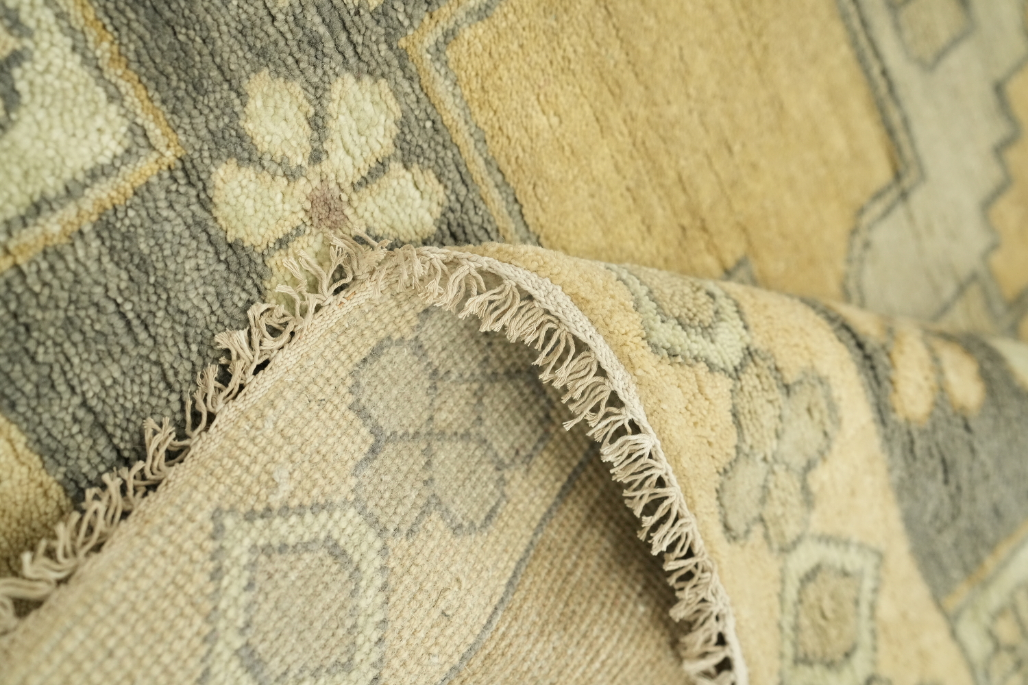 Vintage-Inspired Oushak Indian Rug Featuring Classic Motifs 8x10