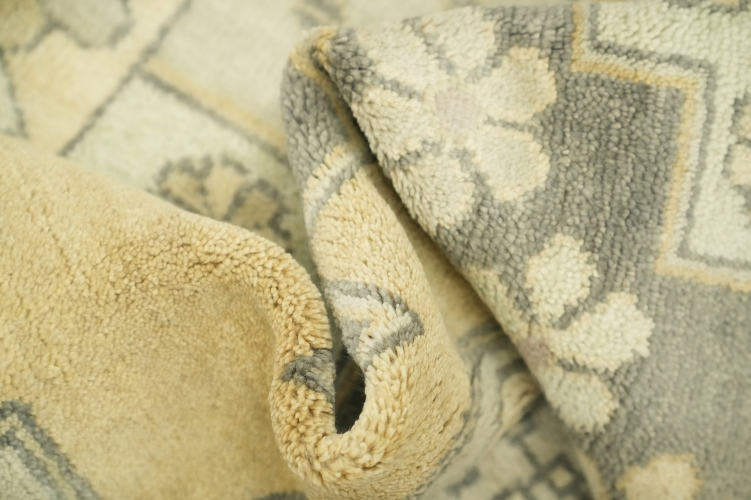 Vintage-Inspired Oushak Indian Rug Featuring Classic Motifs 8x10