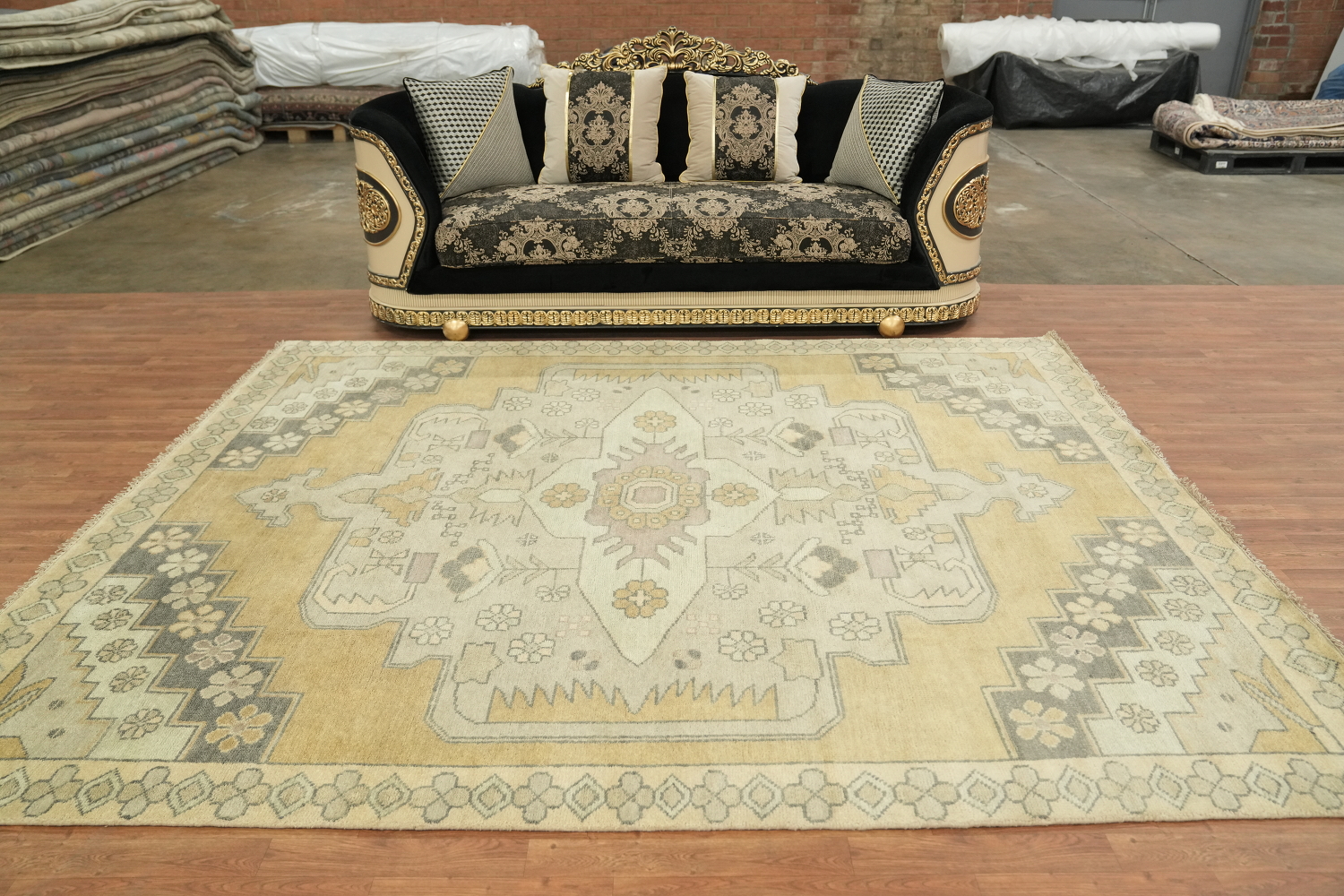 Vintage-Inspired Oushak Indian Rug Featuring Classic Motifs 8x10
