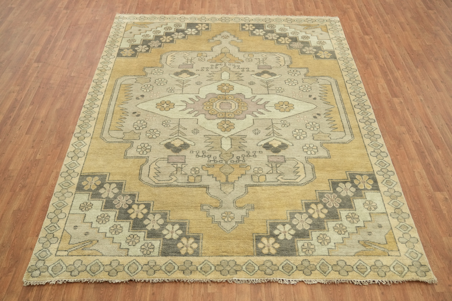 Vintage-Inspired Oushak Indian Rug Featuring Classic Motifs 8x10