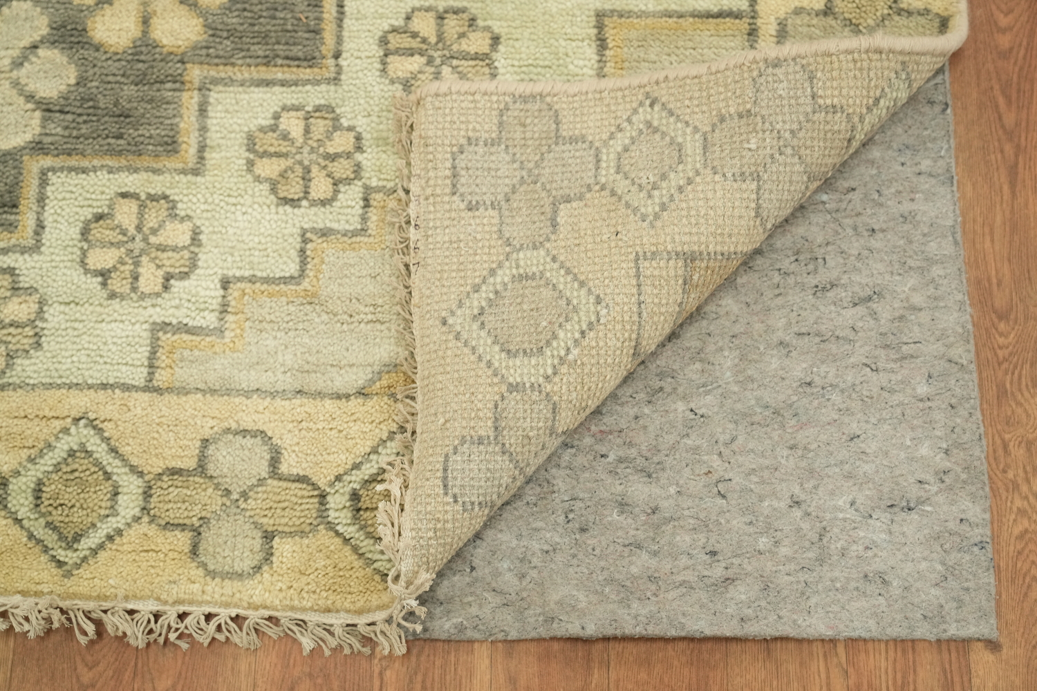 Vintage-Inspired Oushak Indian Rug Featuring Classic Motifs 8x10