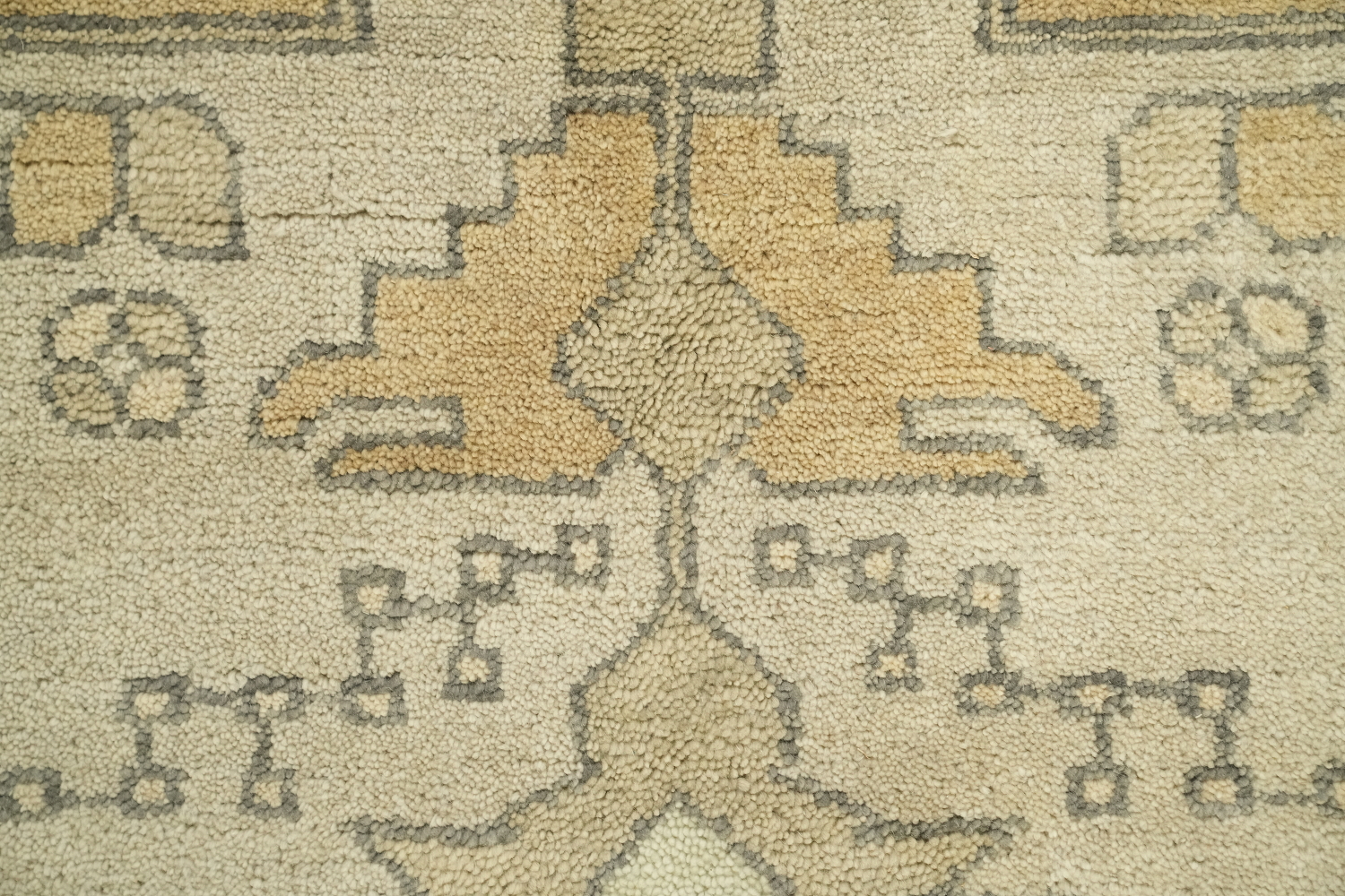 Vintage-Inspired Oushak Indian Rug Featuring Classic Motifs 8x10