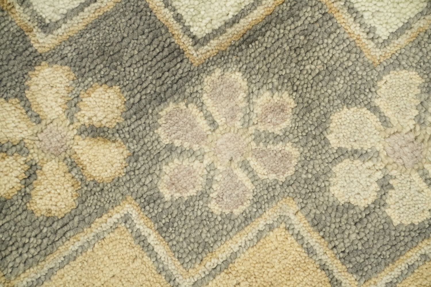 Vintage-Inspired Oushak Indian Rug Featuring Classic Motifs 8x10