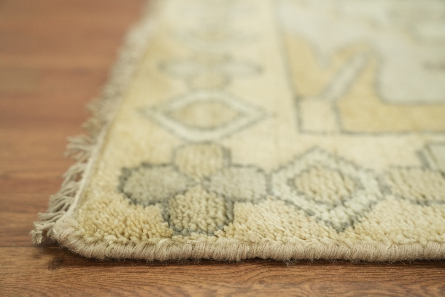 Vintage-Inspired Oushak Indian Rug Featuring Classic Motifs 8x10