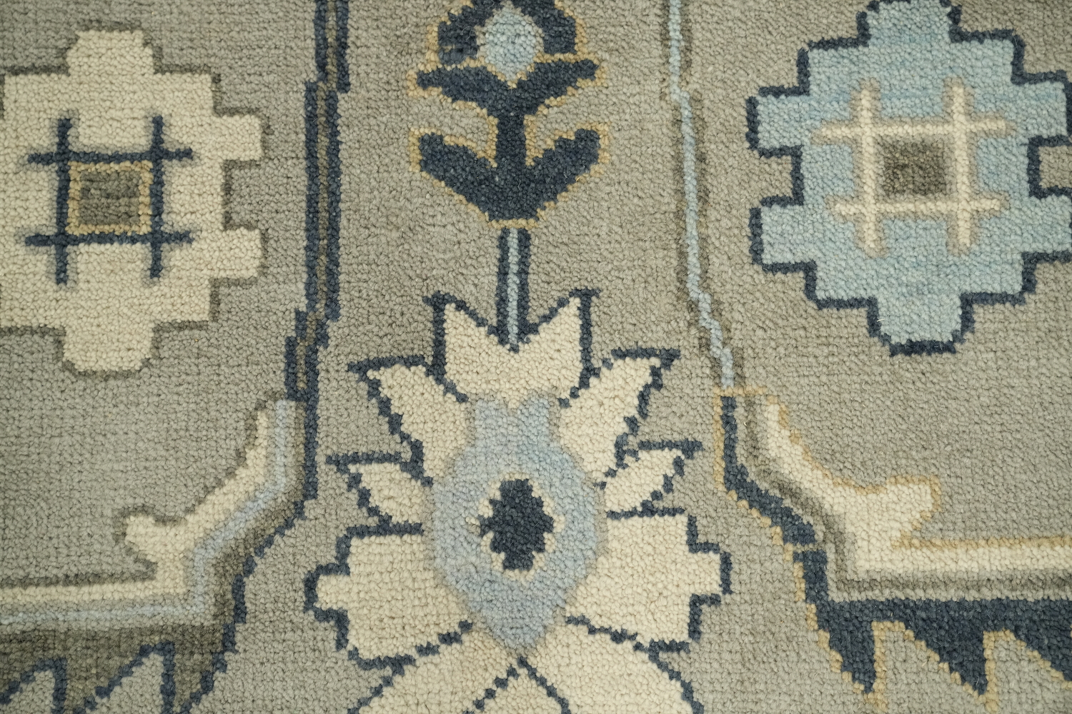 All-Over Pattern Grey and Ivory Oushak Living Room Rug 9' x 12'