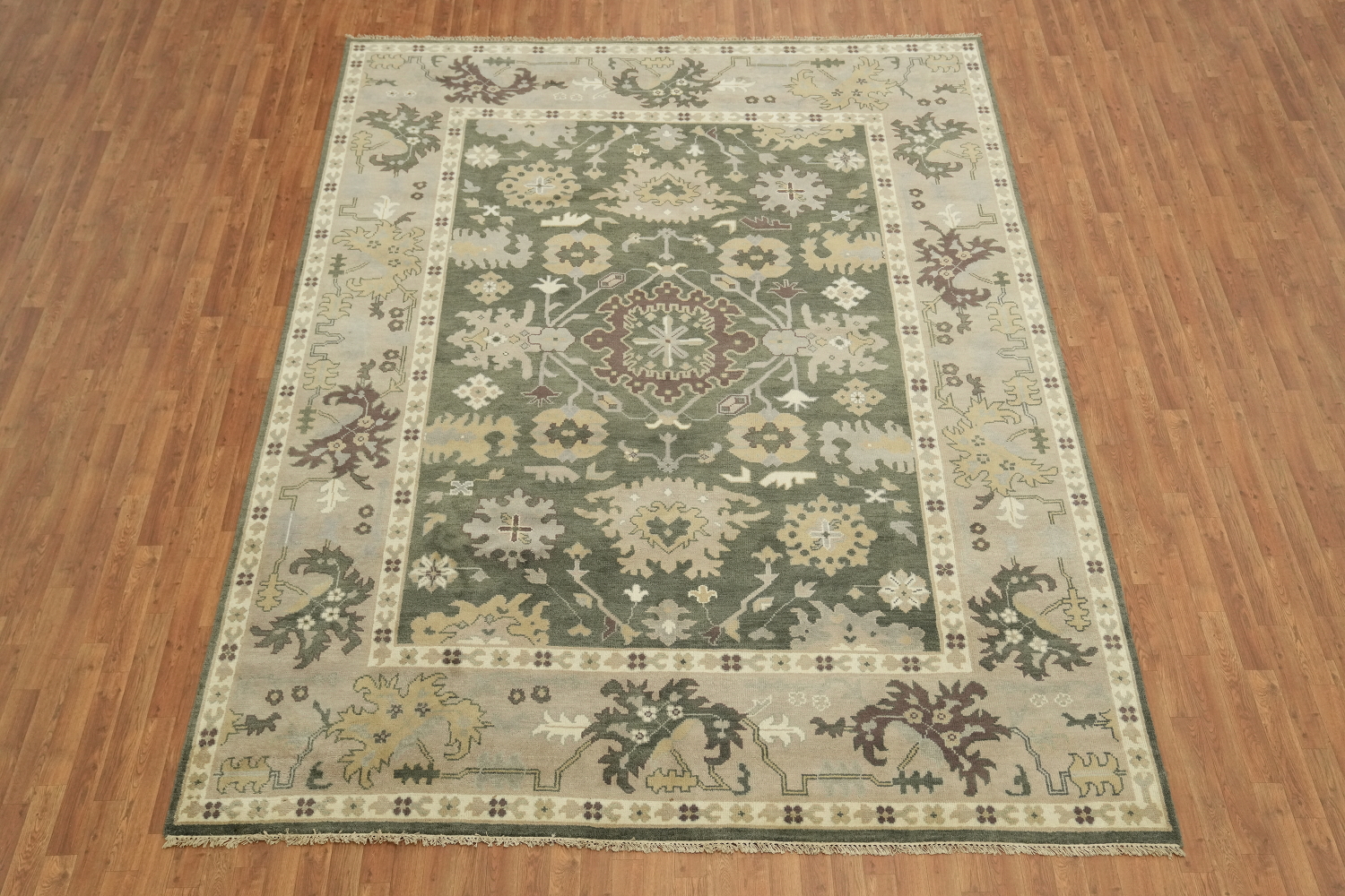 Vintage-Inspired Green and Beige Rug with Classic Floral Motifs 9x12