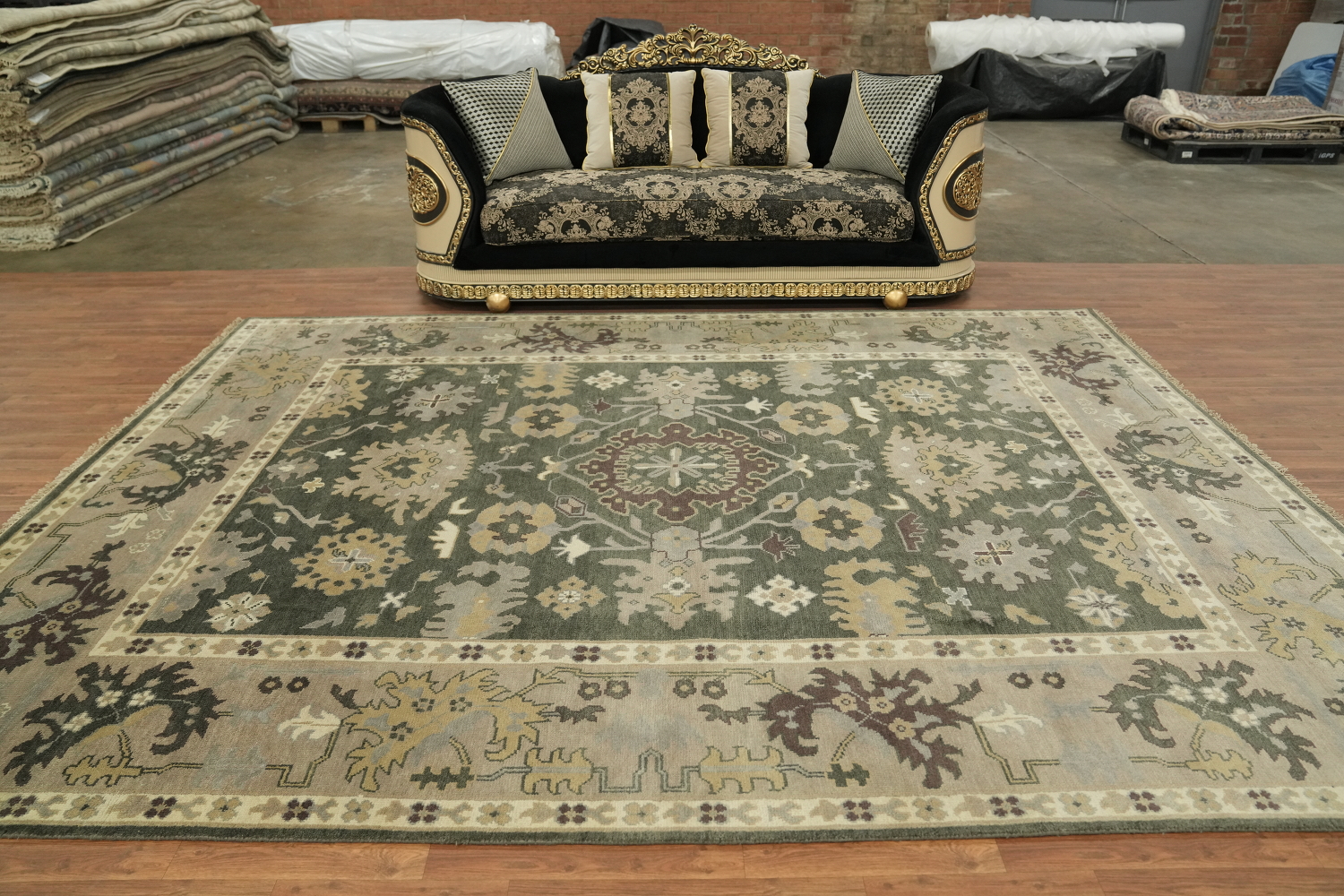 Vintage-Inspired Green and Beige Rug with Classic Floral Motifs 9x12