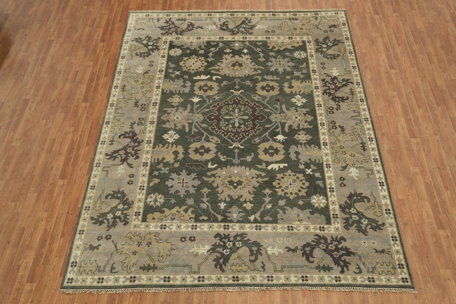 Vintage-Inspired Green and Beige Rug with Classic Floral Motifs 9x12