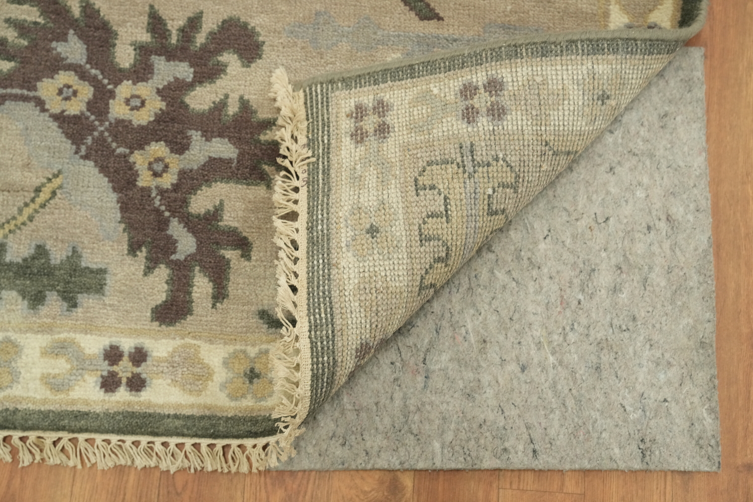 Vintage-Inspired Green and Beige Rug with Classic Floral Motifs 9x12