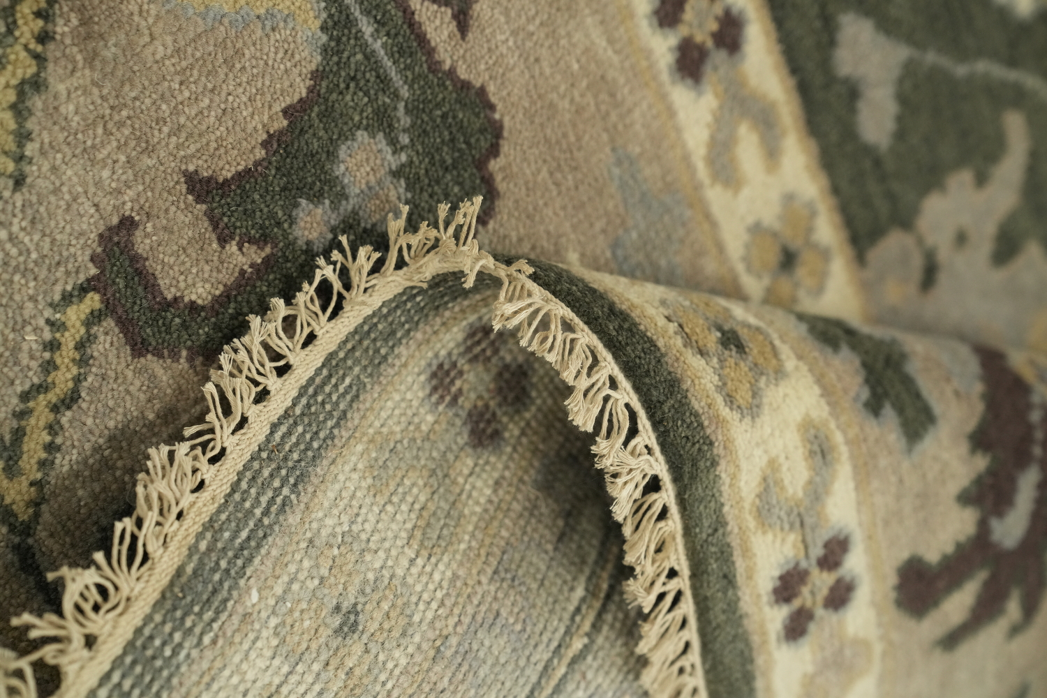 Vintage-Inspired Green and Beige Rug with Classic Floral Motifs 9x12
