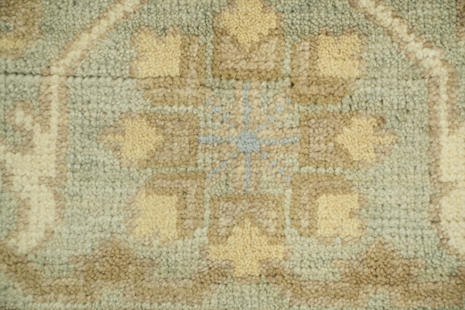 Hand-Knotted 8x10 Traditional Oushak Wool Rug - Beige & Cream