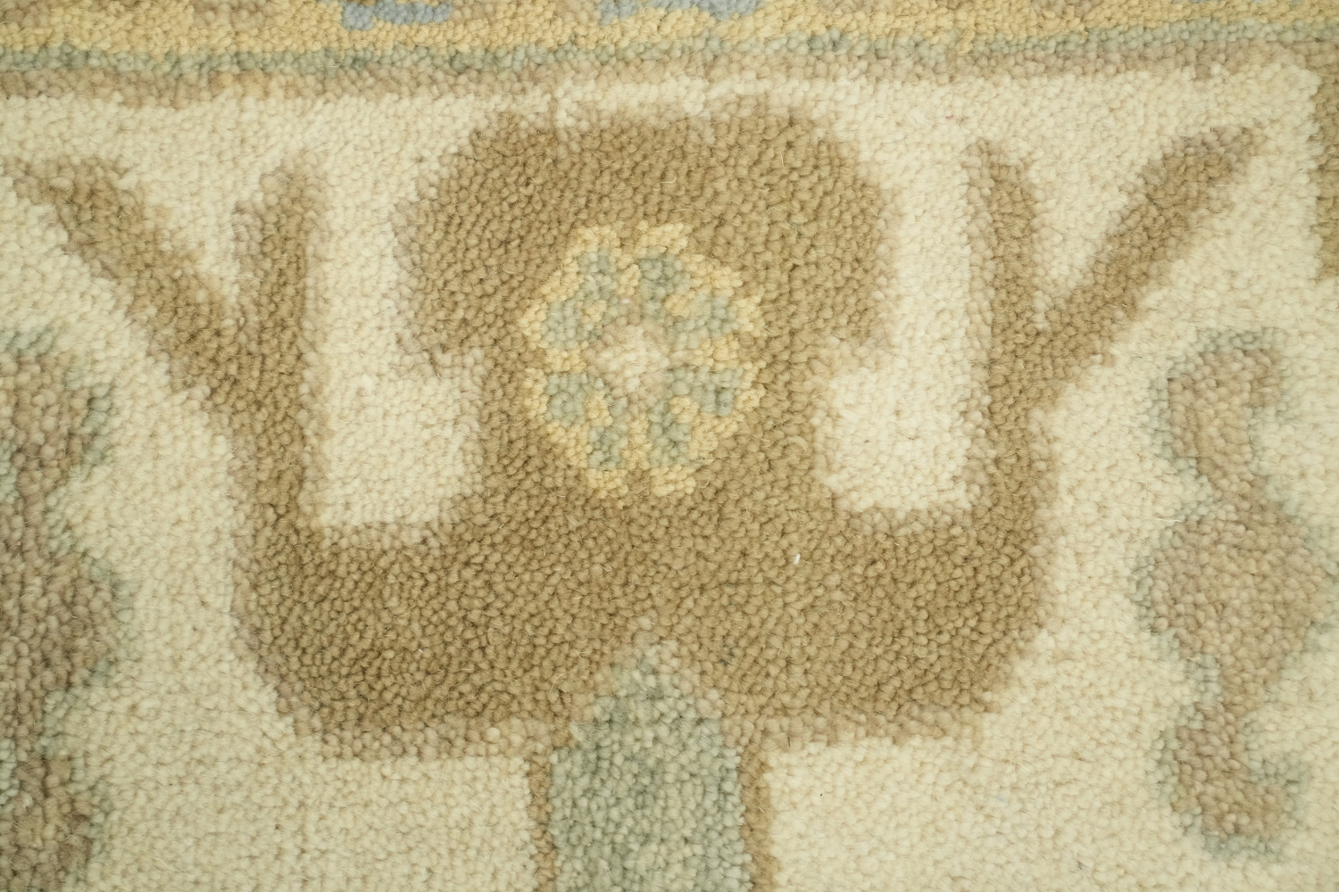 Hand-Knotted 8x10 Traditional Oushak Wool Rug - Beige & Cream