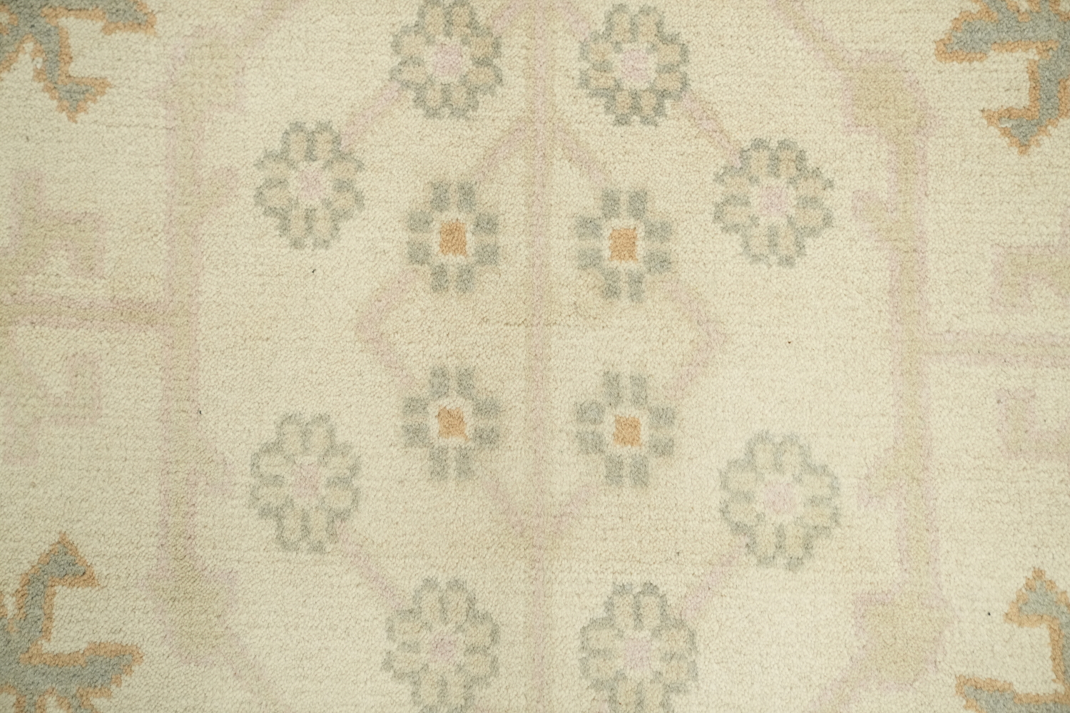 Neutral Tones All-Over Oushak Vintage-inspired Area Rug