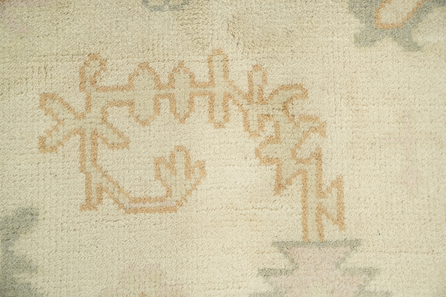 Neutral Tones All-Over Oushak Vintage-inspired Area Rug