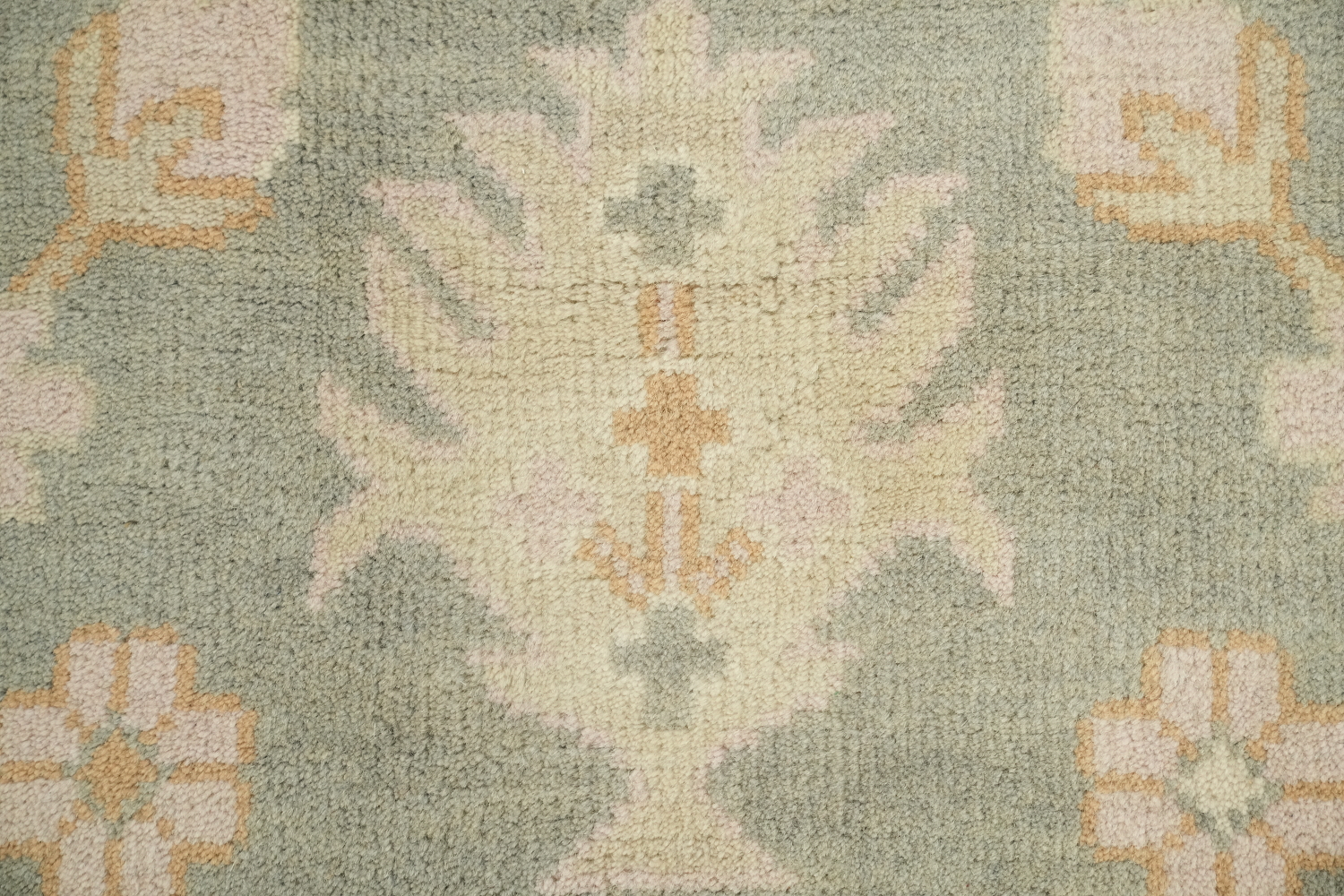 Neutral Tones All-Over Oushak Vintage-inspired Area Rug