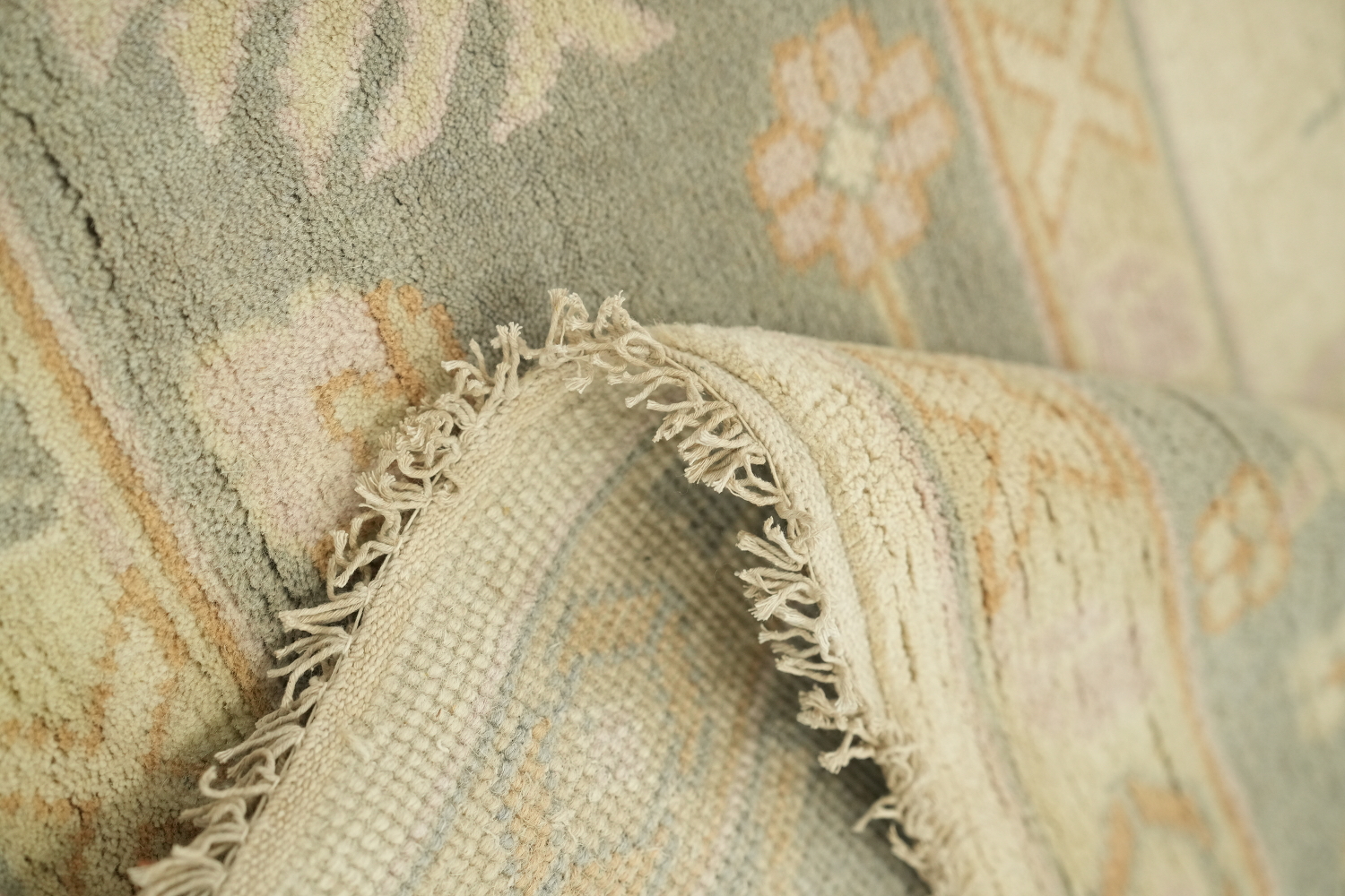 Neutral Tones All-Over Oushak Vintage-inspired Area Rug