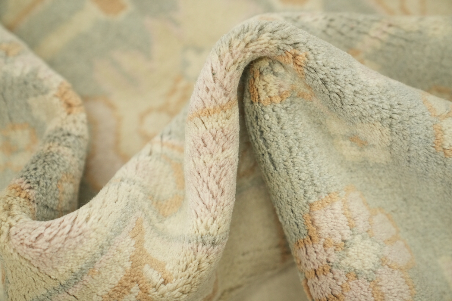 Neutral Tones All-Over Oushak Vintage-inspired Area Rug