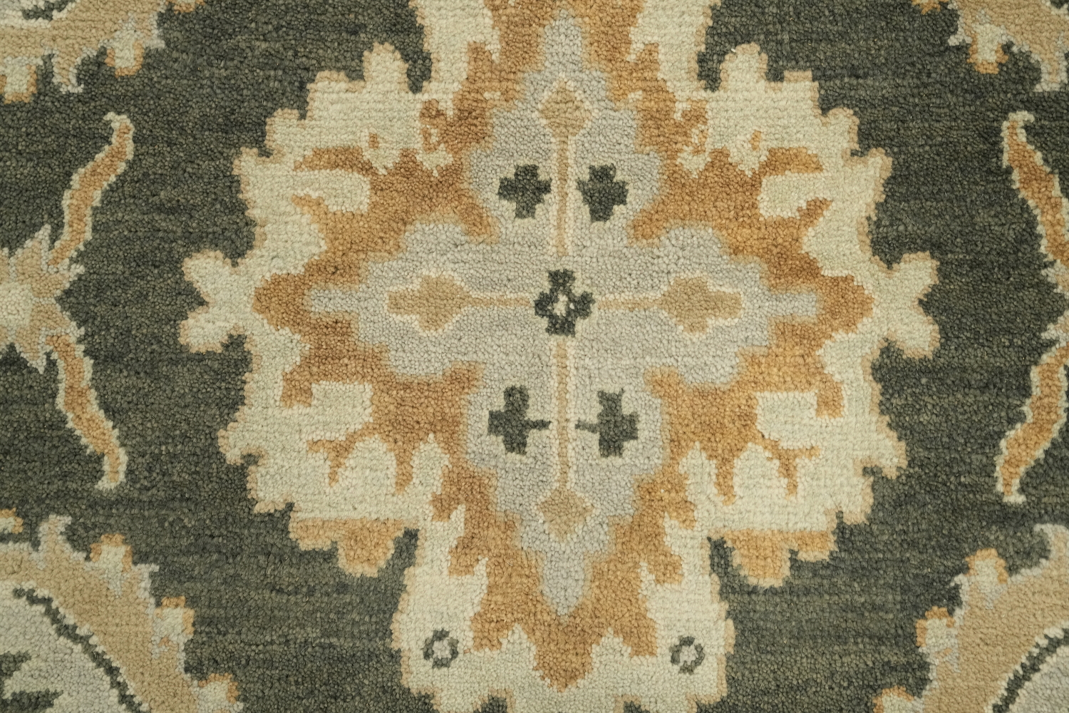 Traditional Ivory and Green Hand-Knotted Floral Pattern Rug 9x12 ft