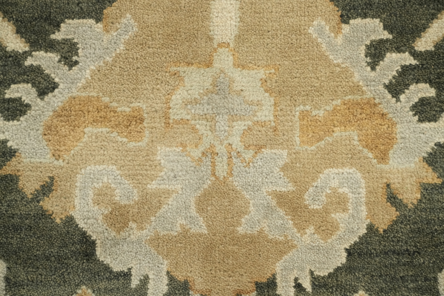 Traditional Ivory and Green Hand-Knotted Floral Pattern Rug 9x12 ft