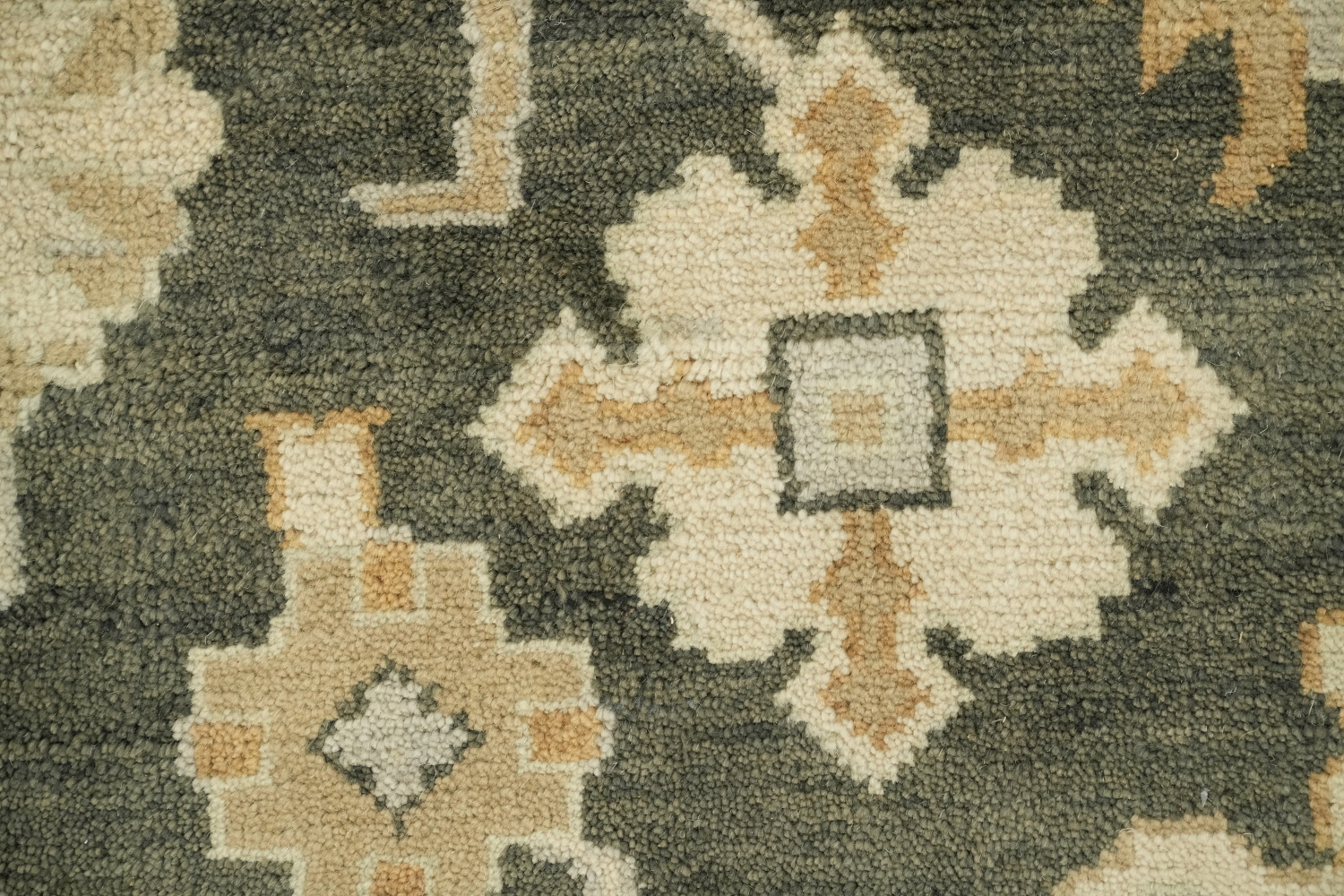 Traditional Ivory and Green Hand-Knotted Floral Pattern Rug 9x12 ft