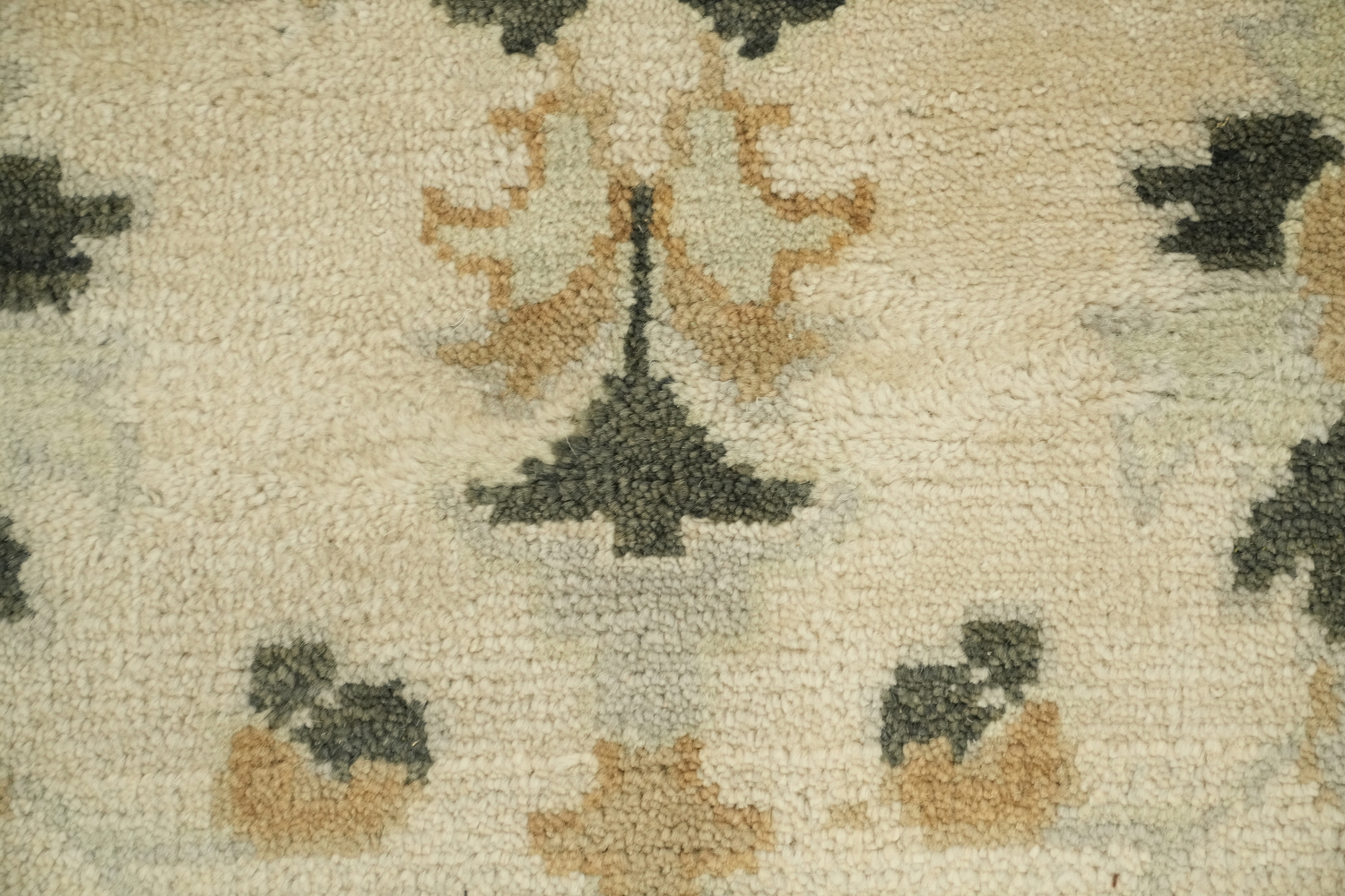 Traditional Ivory and Green Hand-Knotted Floral Pattern Rug 9x12 ft