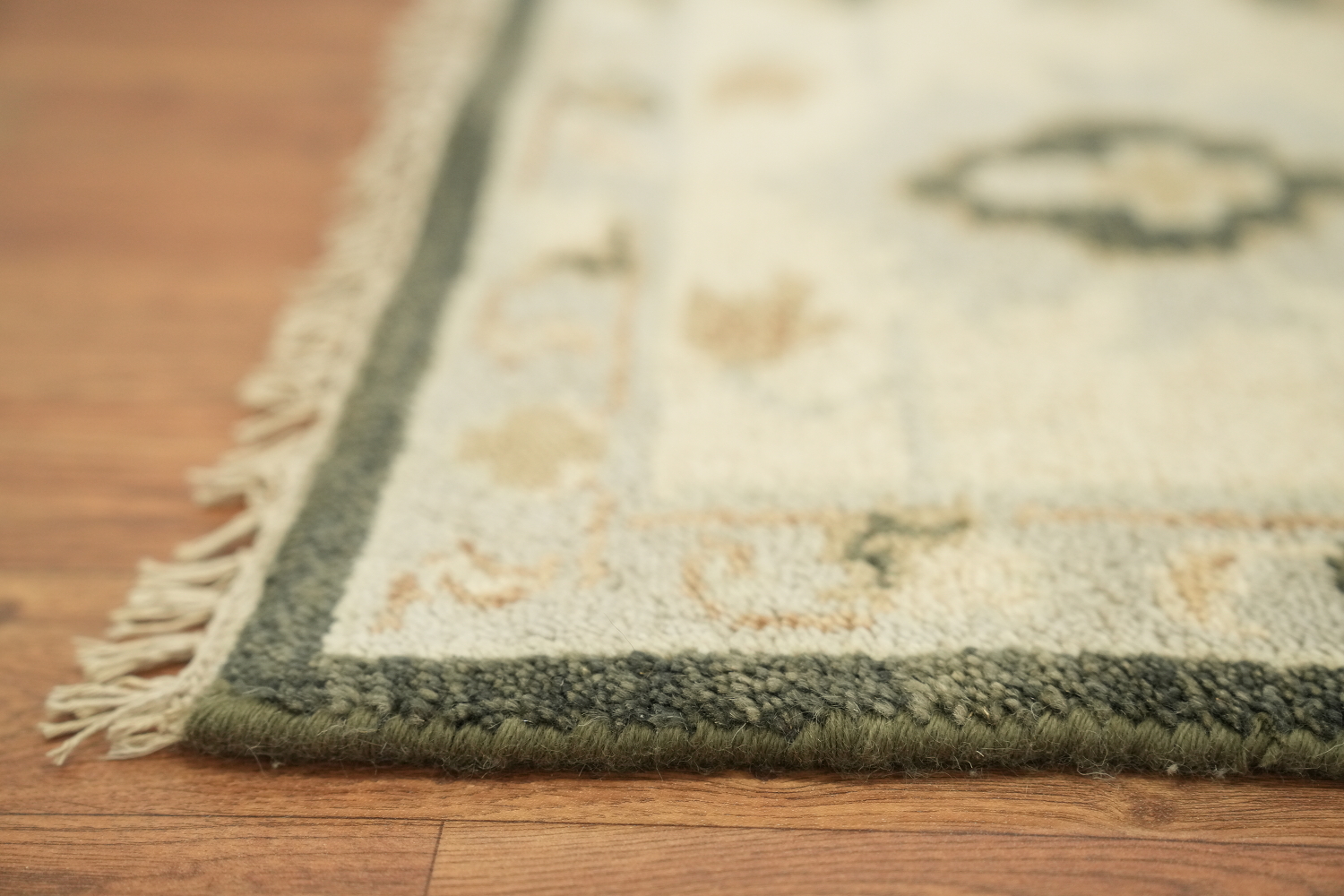 Traditional Ivory and Green Hand-Knotted Floral Pattern Rug 9x12 ft