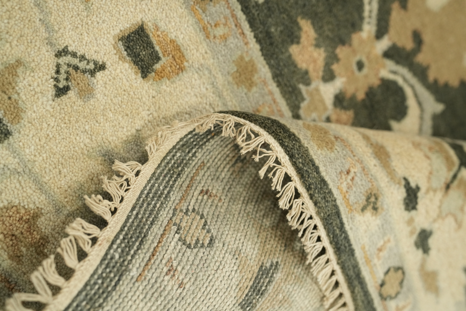 Traditional Ivory and Green Hand-Knotted Floral Pattern Rug 9x12 ft