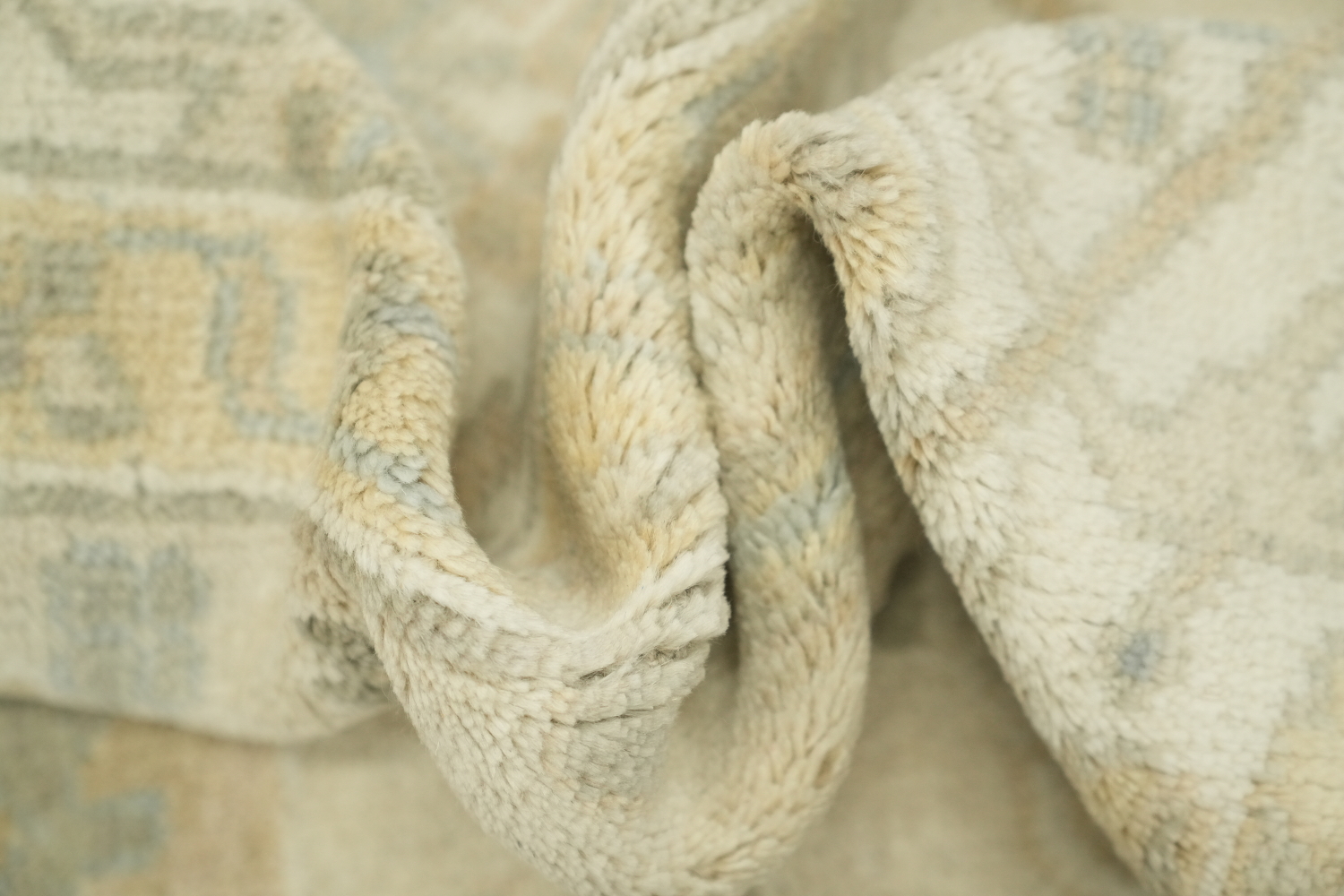 Luxurious Soft Tone Cream and Ivory Oushak Living Room Rug 9' x 12'