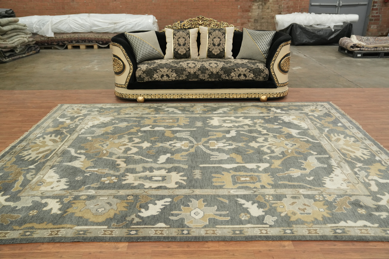 9'x12' Elegant Grey and Beige Floral Patterned Area Rug