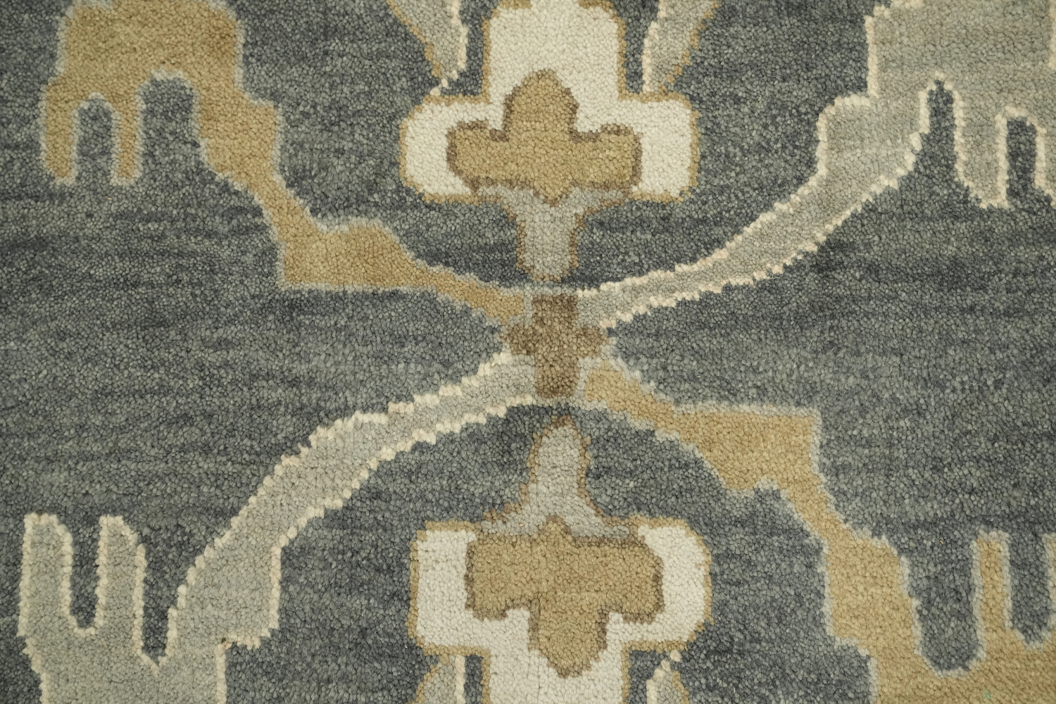 9'x12' Elegant Grey and Beige Floral Patterned Area Rug