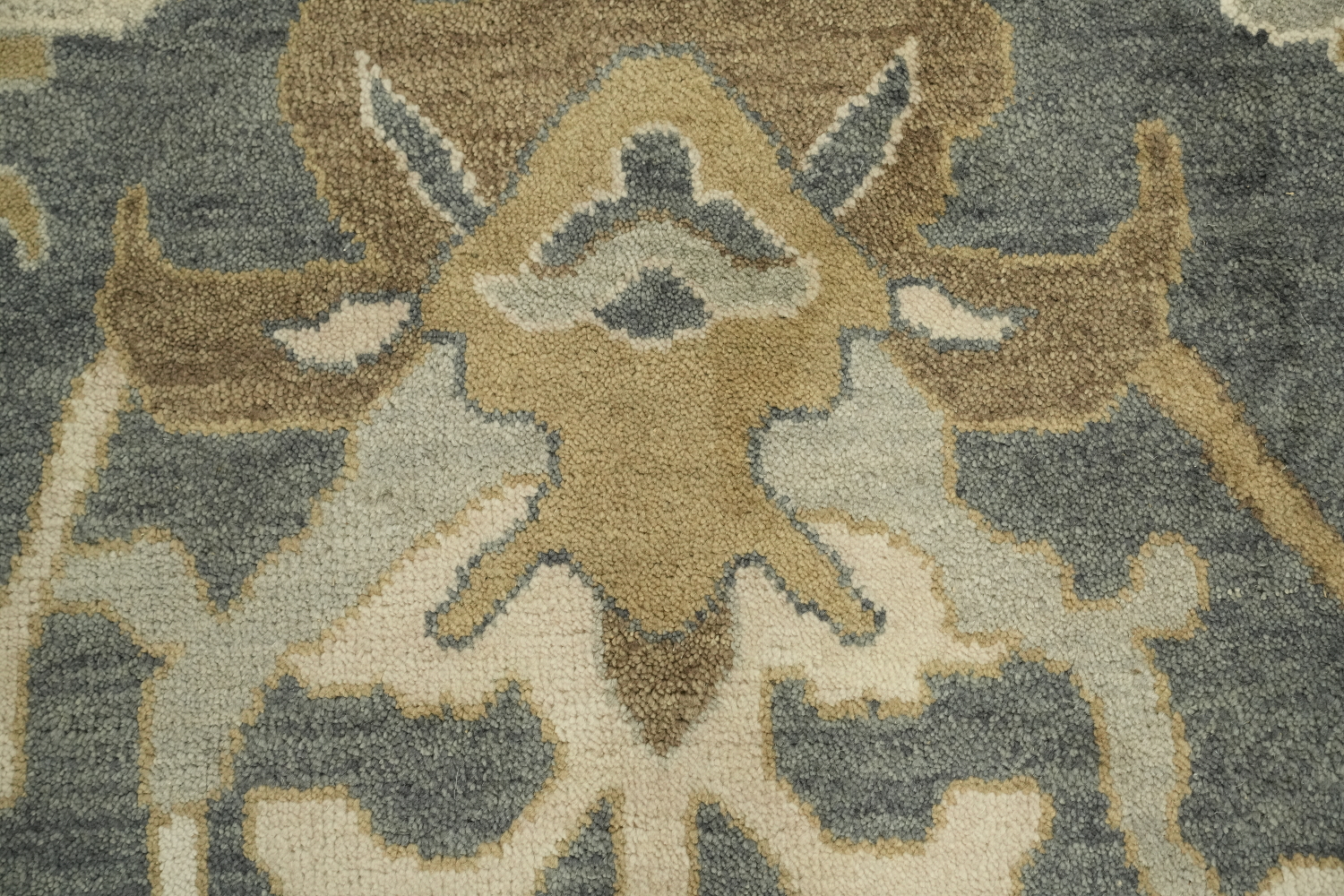 9'x12' Elegant Grey and Beige Floral Patterned Area Rug