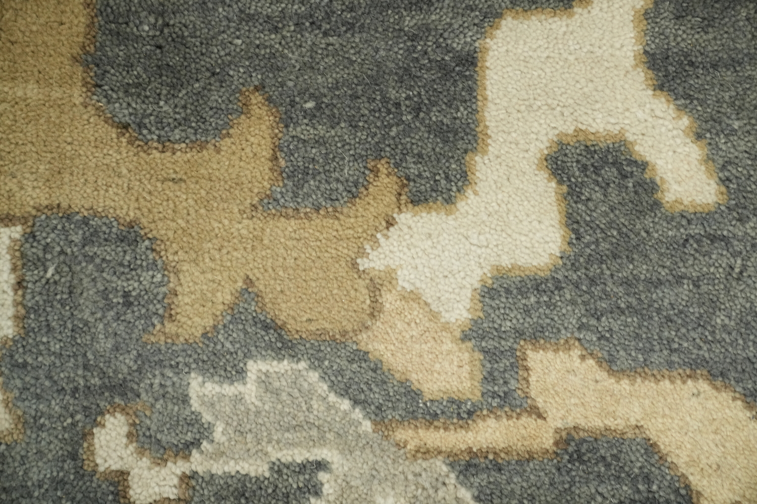 9'x12' Elegant Grey and Beige Floral Patterned Area Rug