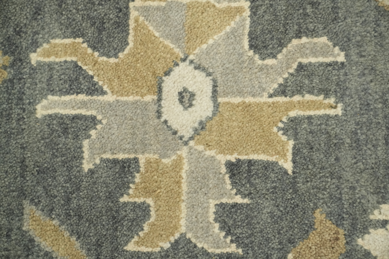 9'x12' Elegant Grey and Beige Floral Patterned Area Rug