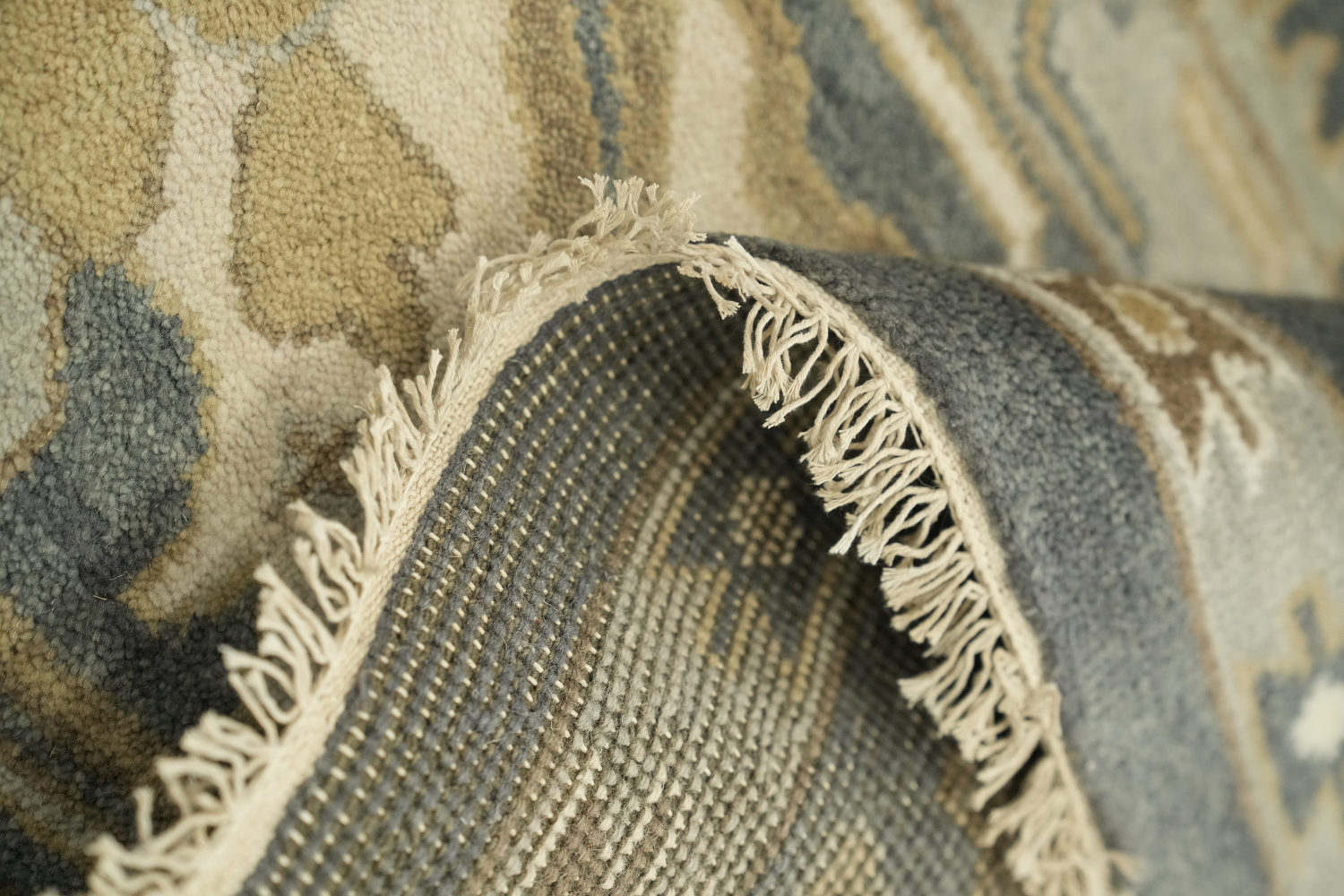 9'x12' Elegant Grey and Beige Floral Patterned Area Rug