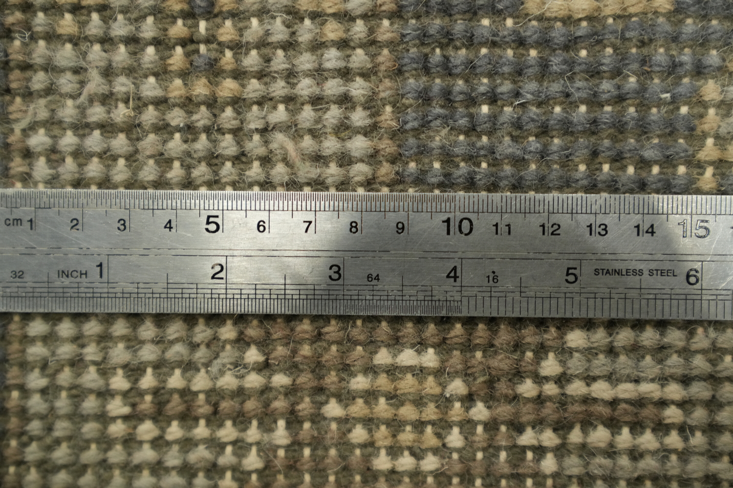 9'x12' Elegant Grey and Beige Floral Patterned Area Rug