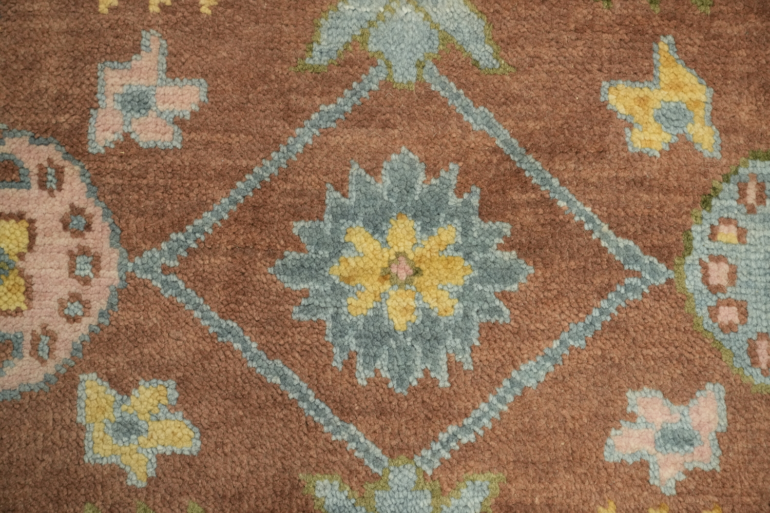 6'x9' Oushak Traditional Wool Area Rug with Soft Rust and Blue Accents