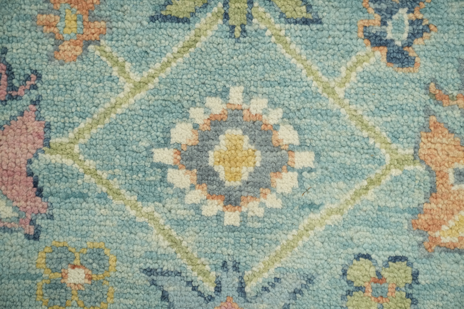 Luxurious 6'x9' Hand-Knotted Oushak Area Rug with Soft Floral Design in Blue