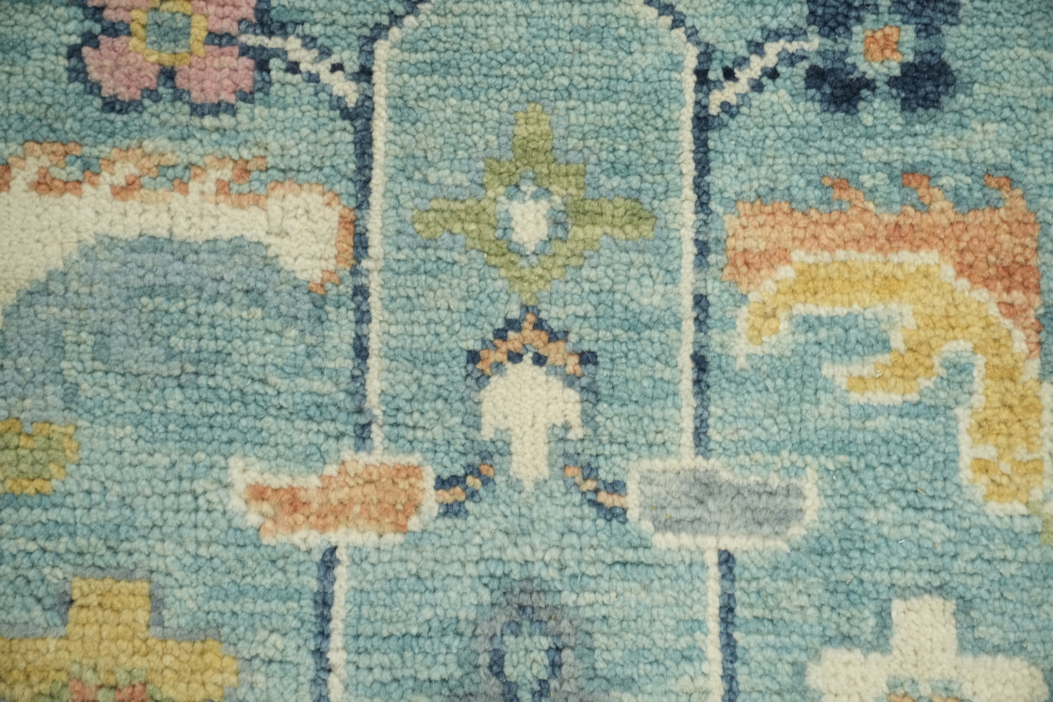Luxurious 6'x9' Hand-Knotted Oushak Area Rug with Soft Floral Design in Blue