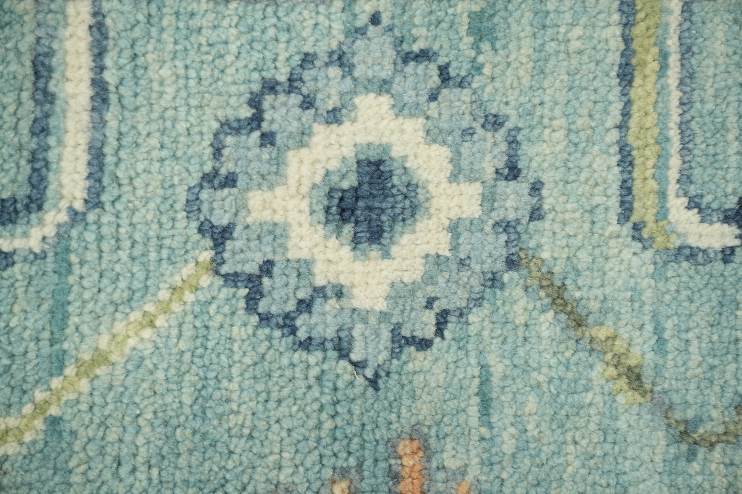 Luxurious 6'x9' Hand-Knotted Oushak Area Rug with Soft Floral Design in Blue